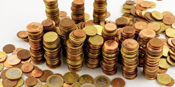 Symbolbild Stapel aus Münzgeld