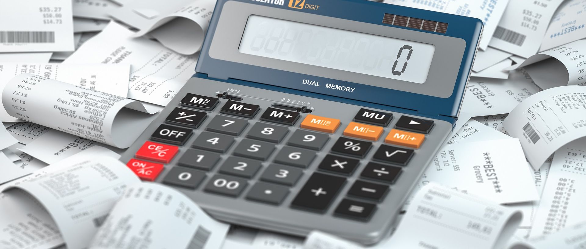 Symbolbild: Taschenrechner mit Bons