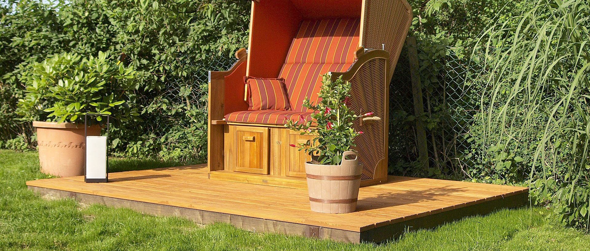 Symbolbild Strandkorb im Garten