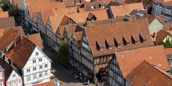Symbolbild Luftbild von Altstadt mit Fußgängerzone