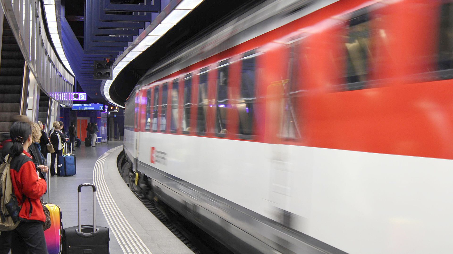 Symbolbild fahrender Zug