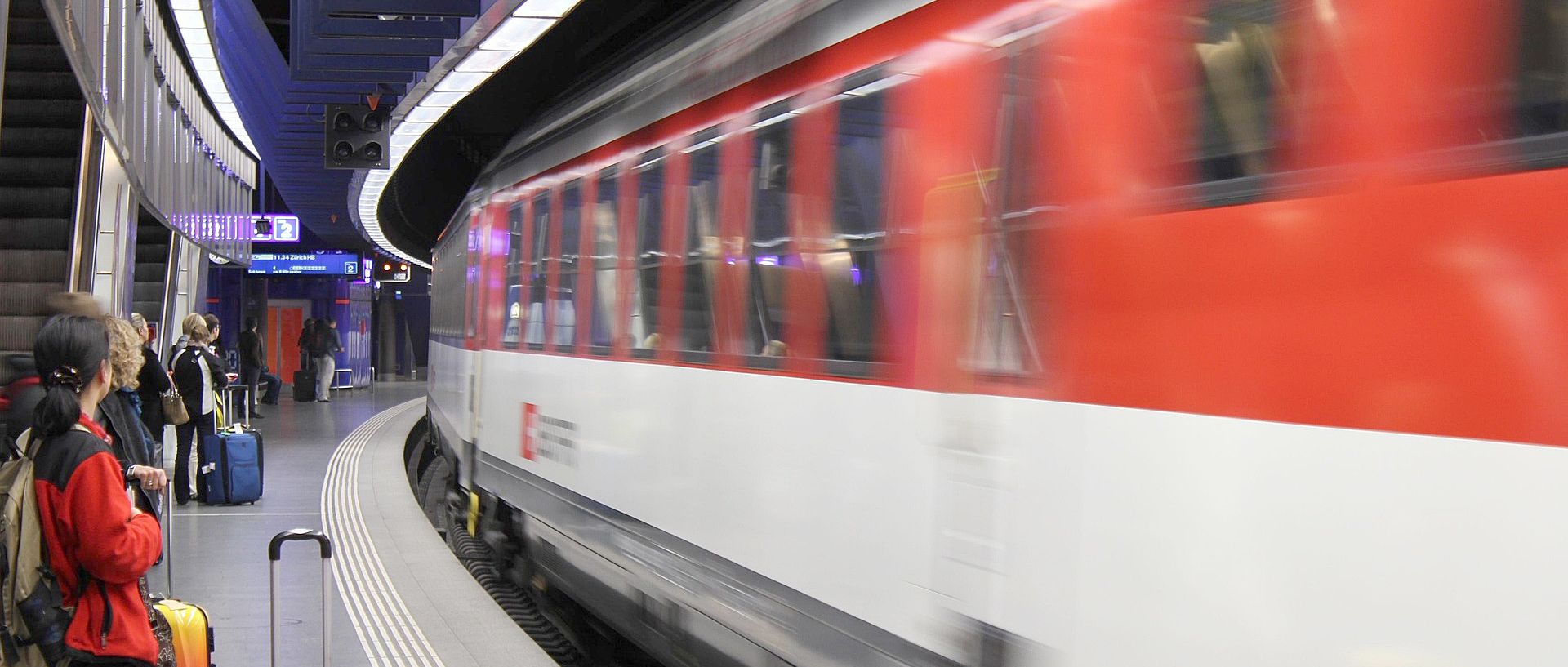 Symbolbild fahrender Zug