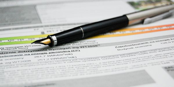 Symbolbild Füller auf Energieausweis