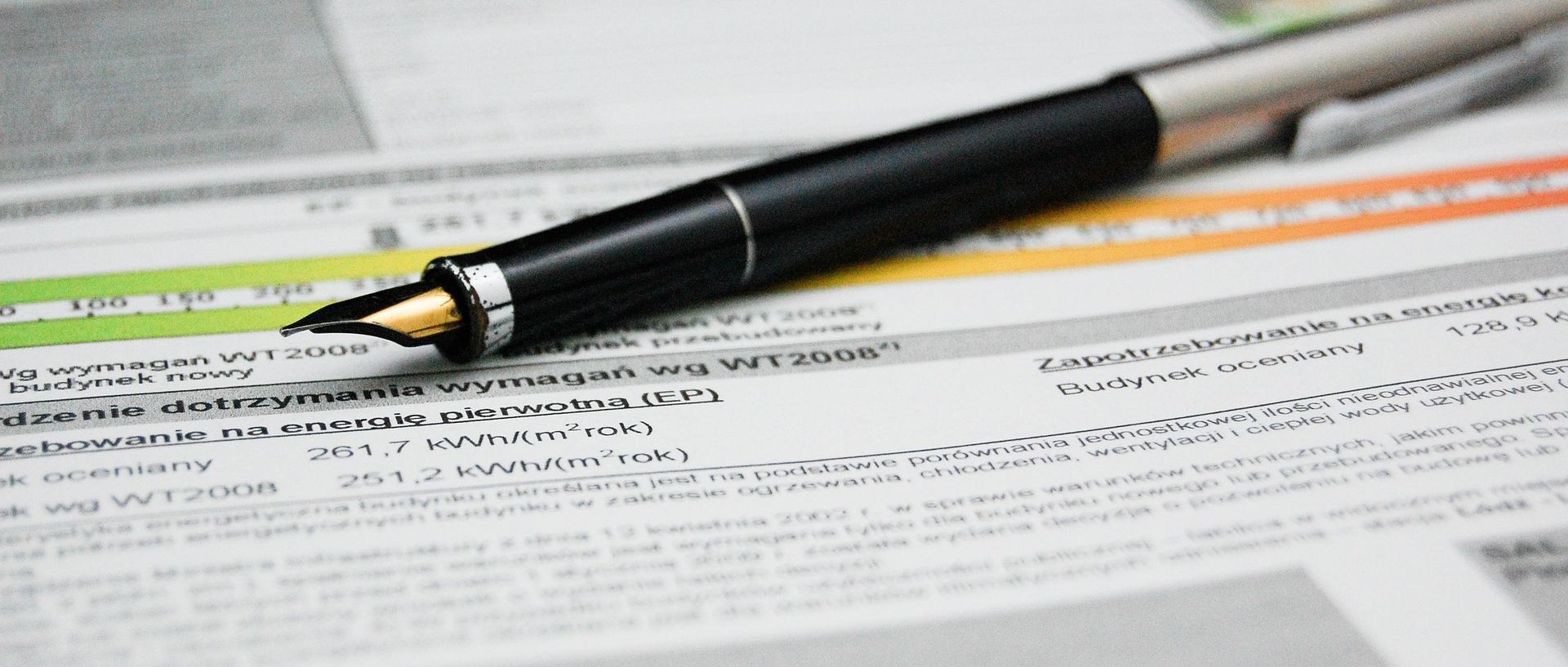Symbolbild Füller auf Energieausweis